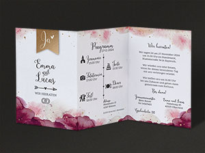 Auf dieseer Abbildung ist die aufgeklappte Einladungskarte zu sehen. Gut zu erkennen ist der doppelte Falz.
