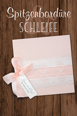 Romantische, rosa Hochzeitseinladungen mit Spitze und Organza-Bändchen.