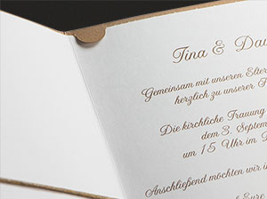 Hochzeitseinladungen – Vintage – Packpapier - Darstellung der aufgeklappten Karte