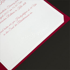 Detail des geprägten Texteinlegers.