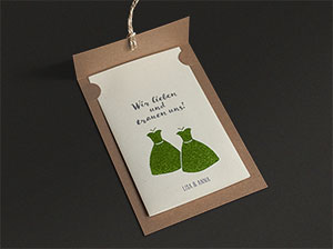 Hochzeitseinladung mit eingestecktem Texteinleger.
